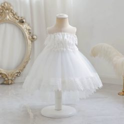 Rochita botez Edina alba cu trena lungime medie 0-5 ani 