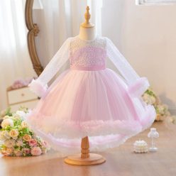   Rochita roz deschis fetite cu trena si maneca lunga Lesley 3-12 ani lungime medie