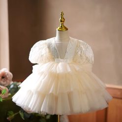   Rochita  botez Quen Deluxe Volume 1-12 ani alb ivory cu paiete 