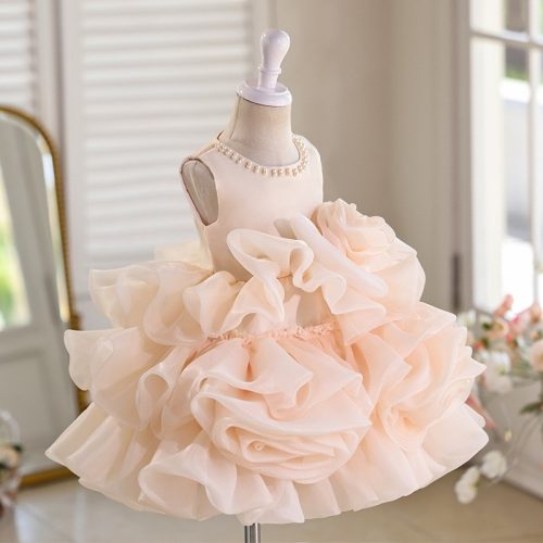 Rochie fetite cu trandafiri si volane crem 3-10 ani Timeea lungime medie